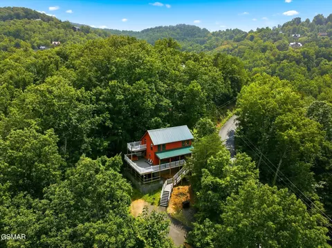 2411 Misty Shadows Dr, Pigeon Forge, TN 37862
