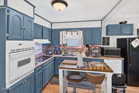 Kitchen - 157 Britton Dr, Talbott, TN 37877 photo 2 of 2