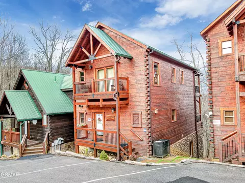 1253 Bear Cub Way, Gatlinburg, TN 37738