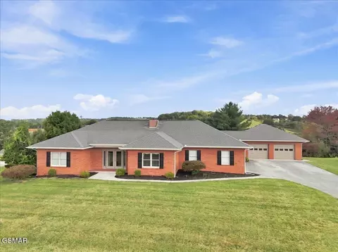 1272 Stonewall Jackson Dr, Dandridge, TN 37725