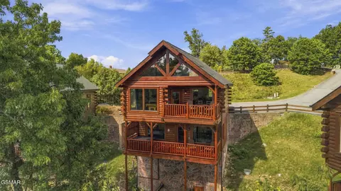 2310 Top Of The World Dr, Sevierville, TN 37876
