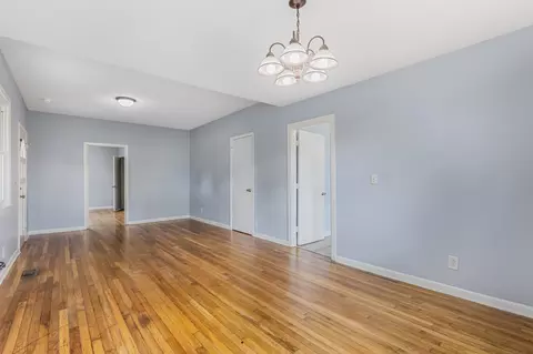 Living - 122 22nd Ave E, Springfield, TN 37172 photo 2 of 3