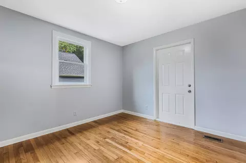 Bedroom - 122 22nd Ave E, Springfield, TN 37172 photo 2 of 4