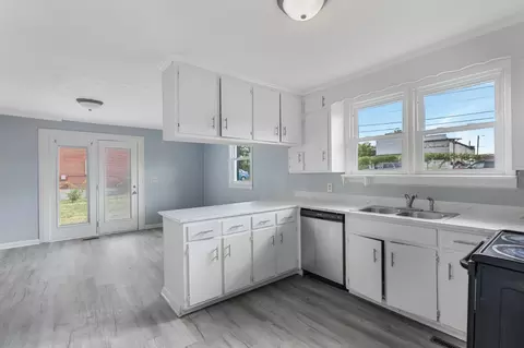 Kitchen - 122 22nd Ave E, Springfield, TN 37172 photo 2 of 2
