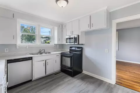 Kitchen - 122 22nd Ave E, Springfield, TN 37172 photo 1 of 2