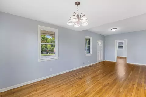 Living - 122 22nd Ave E, Springfield, TN 37172 photo 1 of 3
