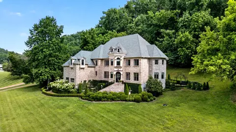 1060 Natchez Valley Ln, Franklin, TN 37064