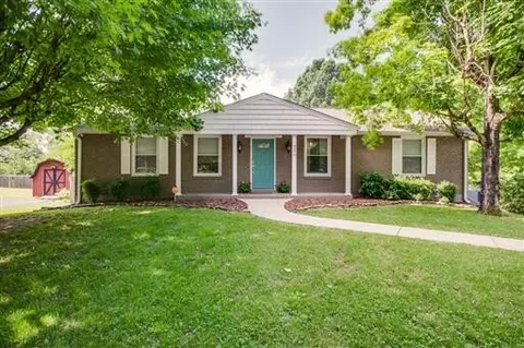 407 Hilltop Dr, Columbia, TN 38401