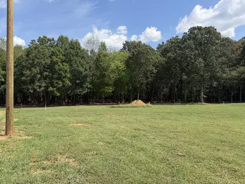 2 Newt Mcknight Rd, Mcminnville, TN 37110