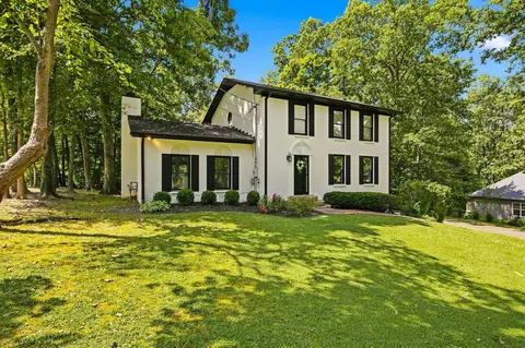 Exterior - 100 Stephen Nicks Dr, Dickson, TN 37055 photo 2 of 10