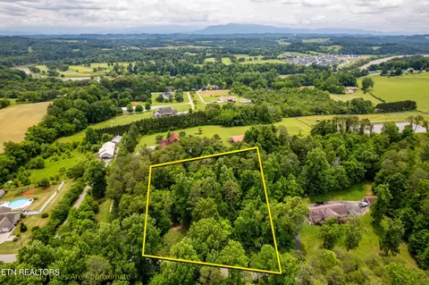 2353 Dave Smith Rd, Kodak, TN 37764
