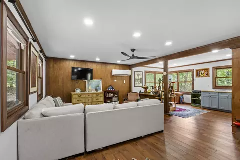 Living - 1035 Riverview Rd, Centerville, TN 37033 photo 4 of 6