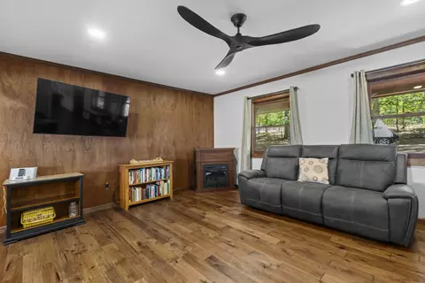 Living - 1035 Riverview Rd, Centerville, TN 37033 photo 2 of 6