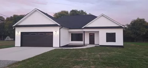 1557 Rowe Gap Rd, Winchester, TN 37398