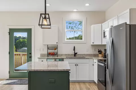 Kitchen - 164 Lena Loop, Burns, TN 37029 photo 5 of 5