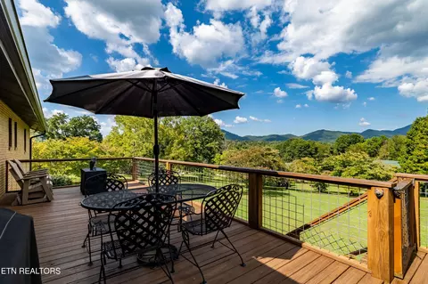 Exterior - 314 Middleton Dr, Townsend, TN 37882 photo 6 of 12