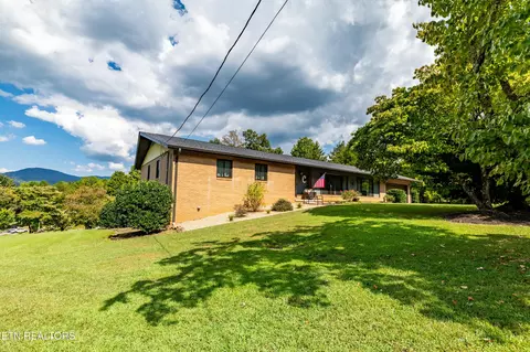 Exterior - 314 Middleton Dr, Townsend, TN 37882 photo 4 of 12
