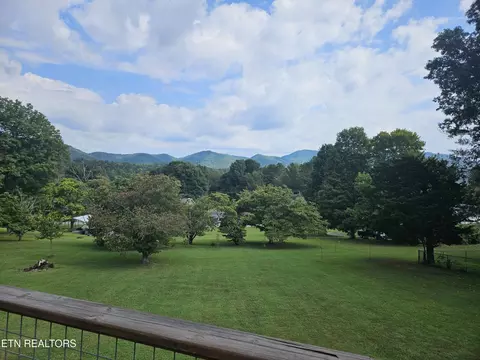Exterior - 314 Middleton Dr, Townsend, TN 37882 photo 2 of 12