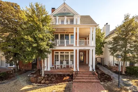 1072 Island Dr, Memphis, TN 38103