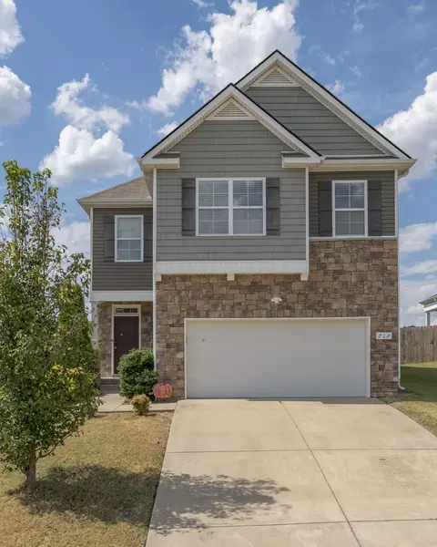 717 Prominence Rd, Columbia, TN 38401