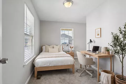 Bedroom - 1007 Hamilton Dr, Murfreesboro, TN 37129 photo 4 of 14
