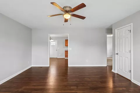 Living - 1007 Hamilton Dr, Murfreesboro, TN 37129 photo 8 of 9