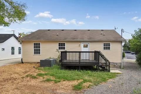 Exterior - 1007 Hamilton Dr, Murfreesboro, TN 37129 photo 2 of 3