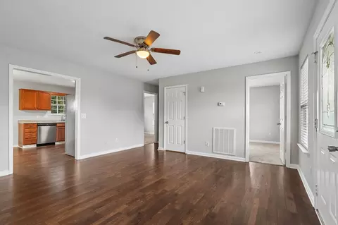 Living - 1007 Hamilton Dr, Murfreesboro, TN 37129 photo 9 of 9