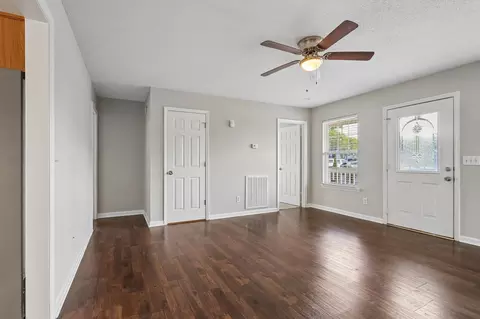 Living - 1007 Hamilton Dr, Murfreesboro, TN 37129 photo 5 of 9