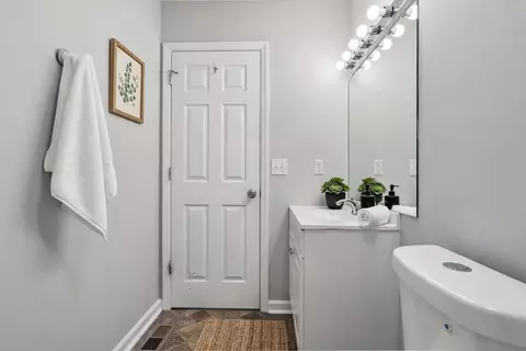 Bath - 1007 Hamilton Dr, Murfreesboro, TN 37129 photo 1 of 4