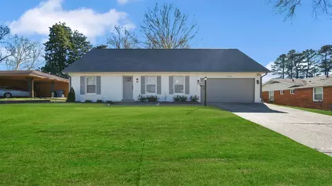 2800 Spring Hill Dr, Memphis, TN 38127