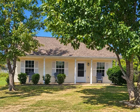 454 Cranklen Cir, Clarksville, TN 37042