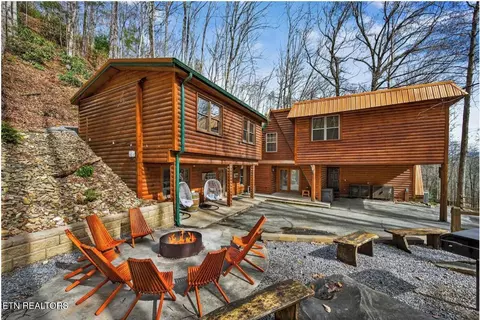 734 Heiden Dr, Gatlinburg, TN 37738