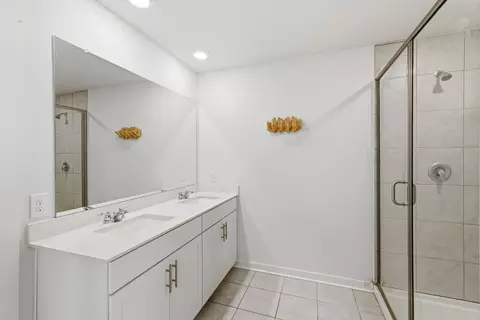 Bath - 409 Irwin Way, Spring Hill, TN 37174 photo 1 of 2