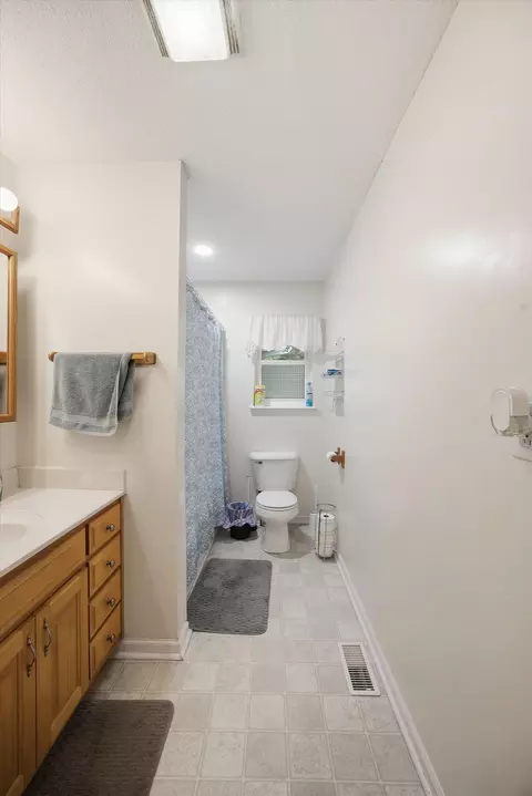 Bath - 175 Teeters Loop Rd, Dunlap, TN 37327 photo 1 of 3