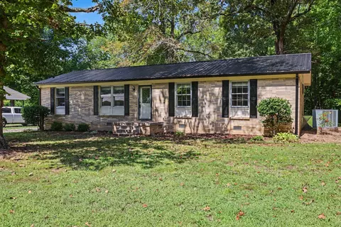 761 Cherokee Dr, New Johnsonville, TN 37134