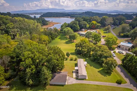 1420 Martha Dandridge Cir, Dandridge, TN 37725