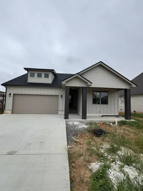 907 Bankside Dr, Clarksville, TN 37043