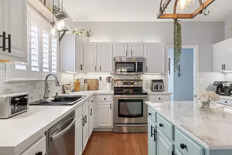 Kitchen - 1005 Market St, Franklin, TN 37067 photo 3 of 5