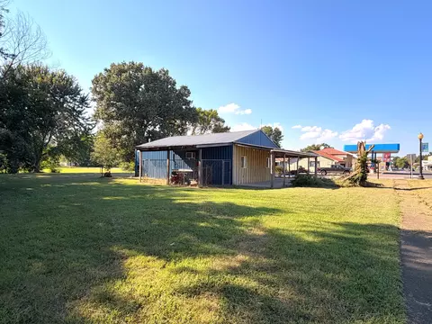 Exterior - 106 Main St, Hazel, KY 42049 photo 5 of 7