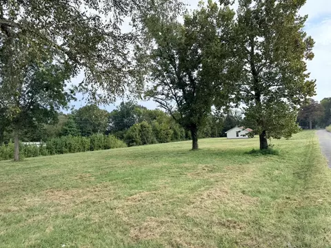 505 5th St, Hazel, KY 42049 photo 4