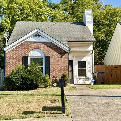 704 Maple Pl, Nashville, TN 37216