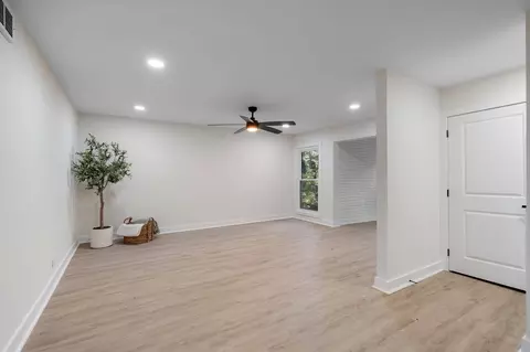 116 Harding Pl #C4, Nashville, TN 37205