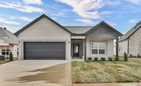 913 Inverness Ln, Clarksville, TN 37043