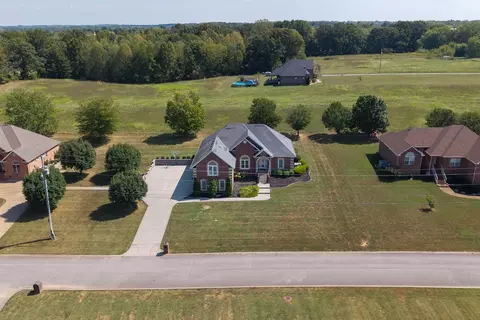 1015 Fairways Dr, Greenbrier, TN 37073