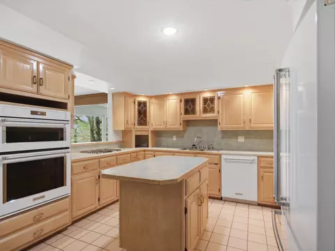 Kitchen - 334 Echo Ln, Killen, AL 35645 photo 2 of 3