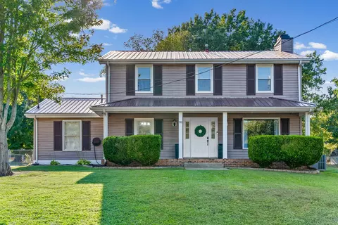 910 Poppy Dr, Clarksville, TN 37042