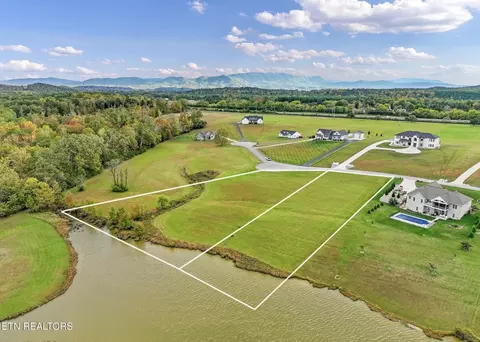 130131 Fair Meadow Dr, Dandridge, TN 37725