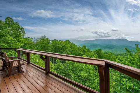 725 Big Bear Ridge Rd, Gatlinburg, TN 37738