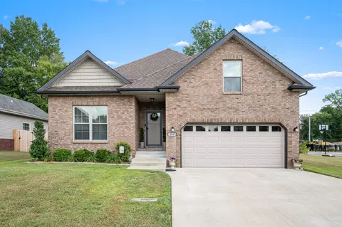 329 Chase Dr, Clarksville, TN 37043